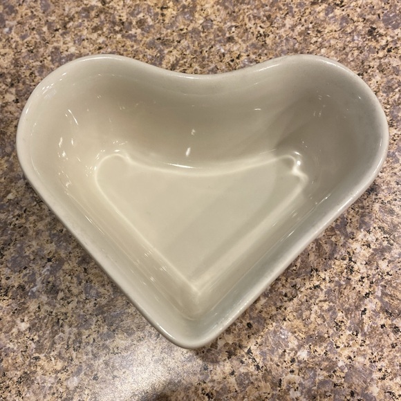 Longaberger Small Heart Vitrified Pottery Dish Red and Ivory - Picture 3 of 17